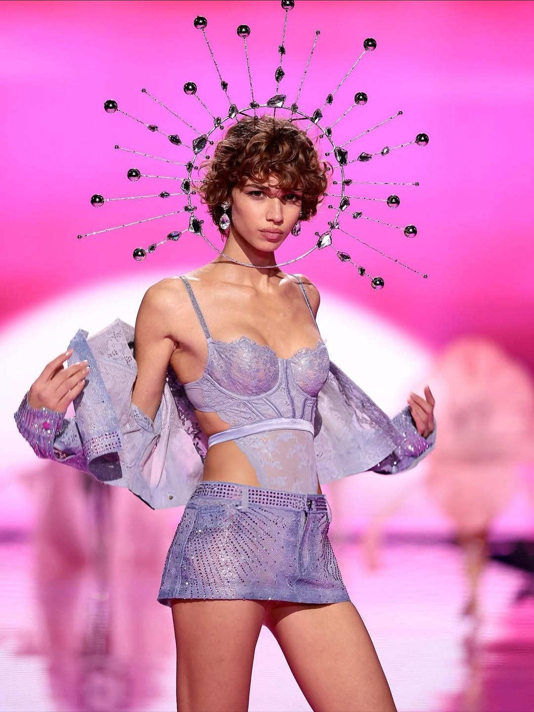 mathilda-walking-for-victoriassecret-show-2025-mathilda-1760612797.gvarliani Casting @dmcasting S (1).jpg